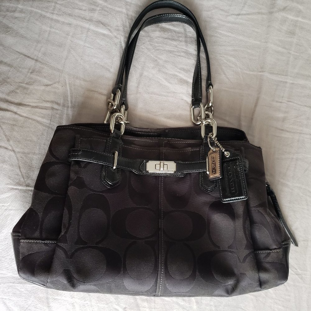 Coach Chelsea Signature Jayden Carryall - Black